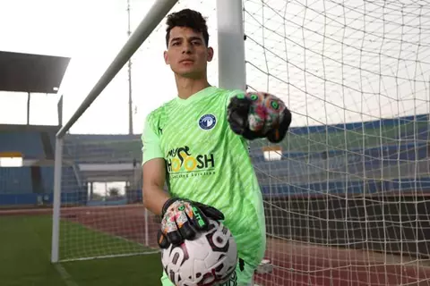 "ارتبط اسمه بالزمالك".. بيراميدز يعلن التعاقد مع حارس المحلة أحمد ميهوب